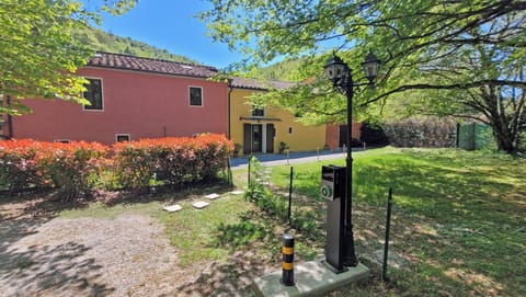 Property building, Garden, Parking