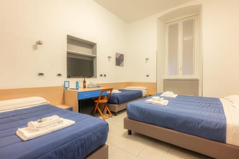 TV and multimedia, Photo of the whole room, Bedroom