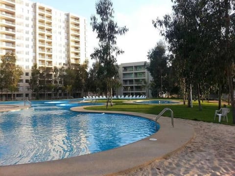 Facade/entrance, Swimming pool