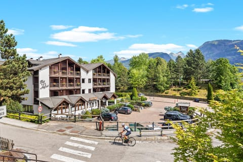 Property building, Neighbourhood, Natural landscape, Parking