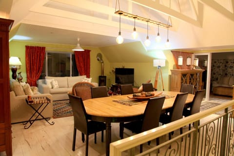 Living room, Dining area