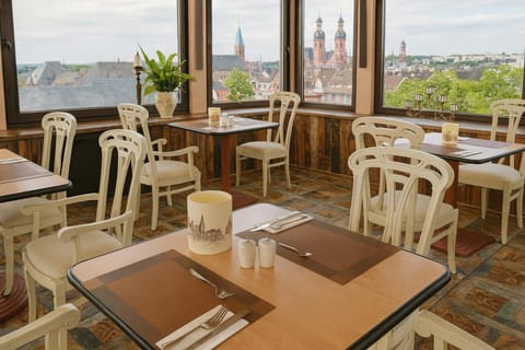 Restaurant/places to eat, City view