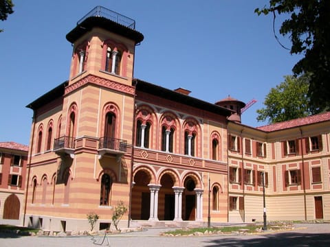 Property building, Day