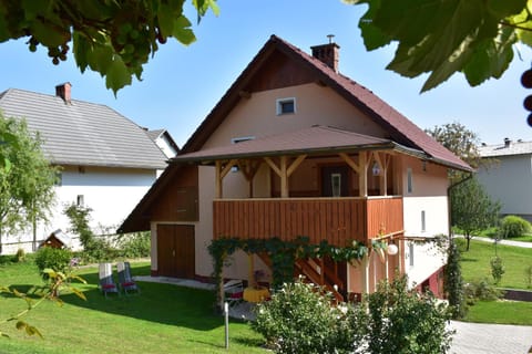 Property building, Day, Natural landscape, Garden, Garden view