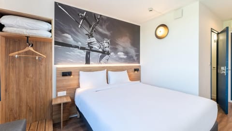Shower, Toilet, Bed, Bathroom, TV and multimedia, Coffee/tea facilities, Photo of the whole room, Bedroom, Pets, hair dryier, internet, pet friendly, towels, air conditioner