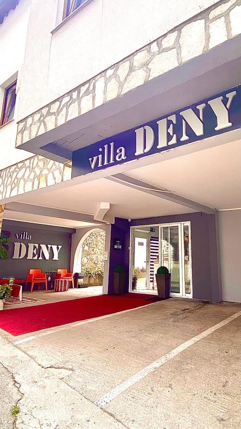 Property building, Patio, Balcony/Terrace