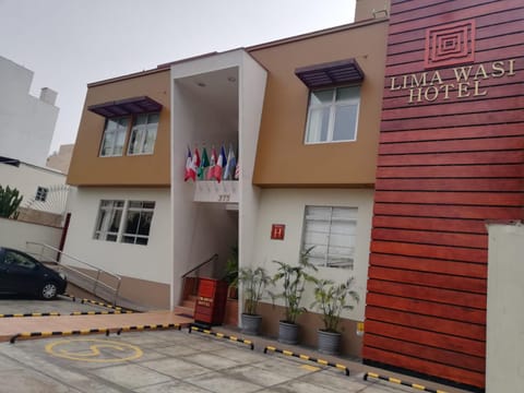 Facade/entrance