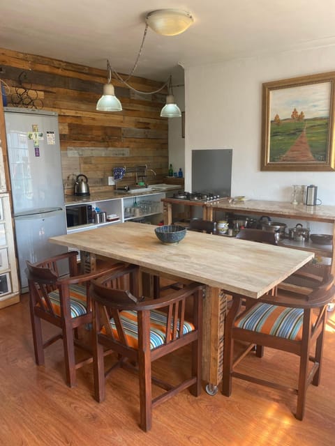 Kitchen or kitchenette, Dining area, stove