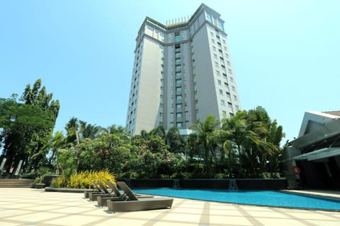 Property building, Facade/entrance, Swimming pool