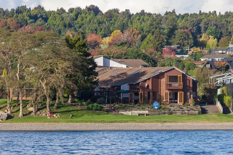 Property building, Facade/entrance, Beach, On site, Lake view