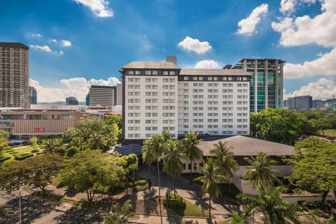 Property building, Nearby landmark, Neighbourhood, City view