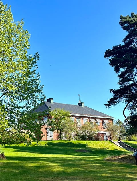 Property building, Spring, Day, Natural landscape, Garden, Garden view