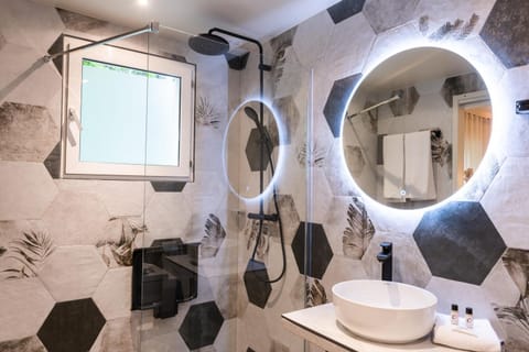 Bathroom, Decorative detail