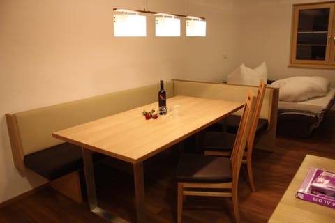 Communal lounge/ TV room, Bed, Living room, Mountain view, Meals