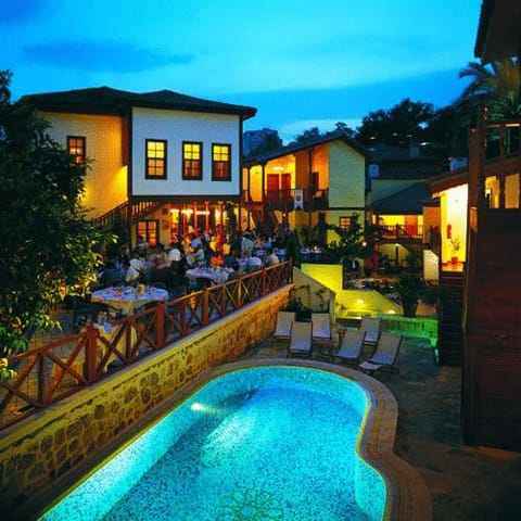Restaurant/places to eat, Swimming pool