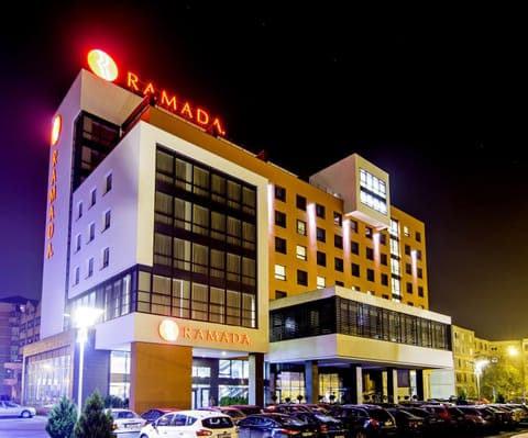 Property building, Restaurant/places to eat, Facade/entrance, Night, Property logo or sign, View (from property/room), Balcony/Terrace, City view, Location, Parking