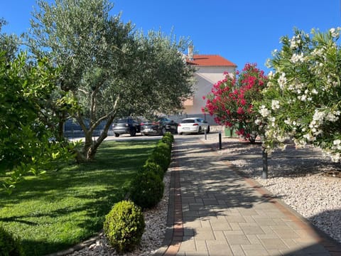 Garden, Garden view, Parking