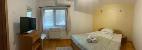 Bed, TV and multimedia, air conditioner