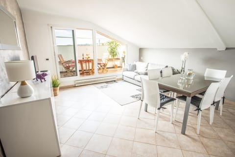 Living room, Dining area