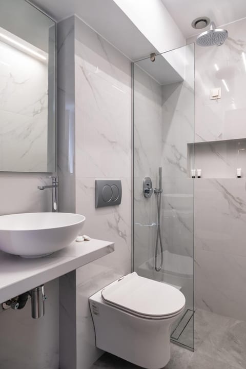 Shower, Toilet, Bathroom, towels