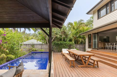 Shower, Property building, Patio, Day, Natural landscape, BBQ facilities, Garden, View (from property/room), Balcony/Terrace, Garden view, Pool view, Swimming pool, sunbed