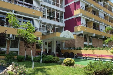 Property building, Facade/entrance, Garden