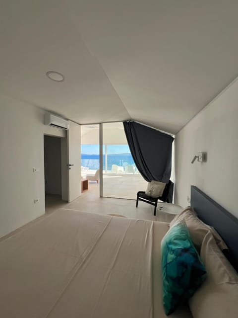 Bed, Natural landscape, Living room, Photo of the whole room, Seating area, Bedroom, Sea view