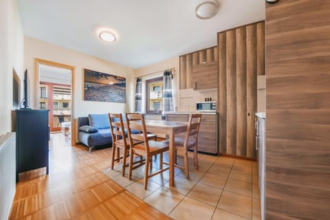 Kitchen or kitchenette, Seating area, Dining area