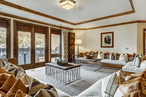 Arrabelle Luxury 4 BR Condo- Close To The Mountain Apartment in Lionshead Village Vail