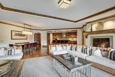 Arrabelle Luxury 4 BR Condo- Close To The Mountain Apartment in Lionshead Village Vail