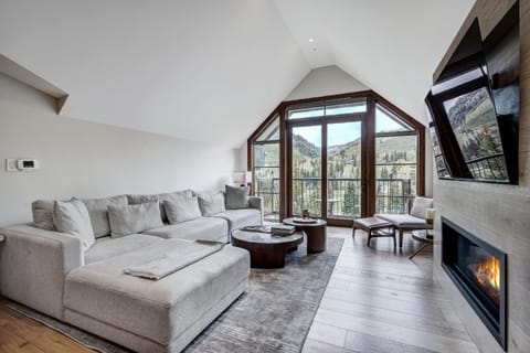 Vail Village Private 4 BR Residence w Full Kitchen Apartment in Vail