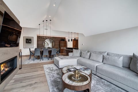 Vail Village Private 4 BR Residence w Full Kitchen Apartment in Vail