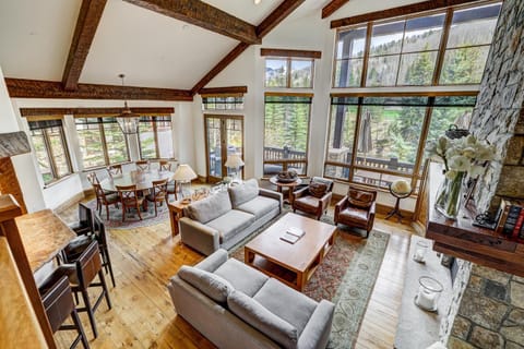 Refined 5 BR Private Home with Private Hot Tub House in Lionshead Village Vail