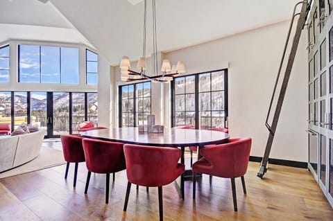 Iconic 5 Bedroom Penthouse at the Ritz-Carlton Apartment in Vail