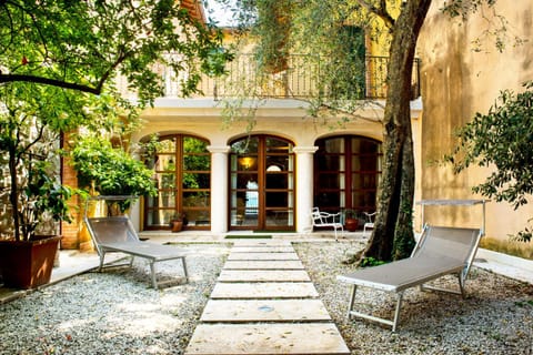 Patio, Facade/entrance, Garden, Lake view