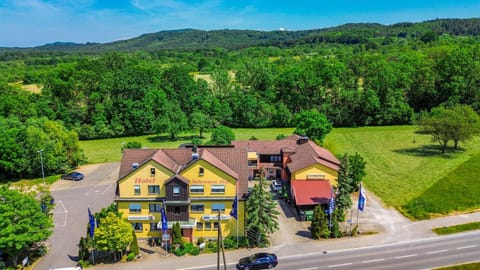 Property building, Garden, Hiking, Parking