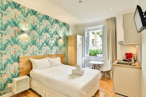 Bed, Kitchen or kitchenette, Photo of the whole room
