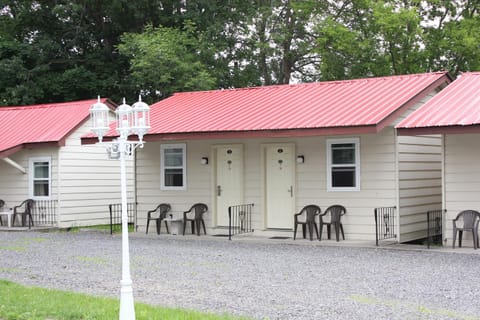 Imperial Inn Thousand Islands Hotel in Gananoque