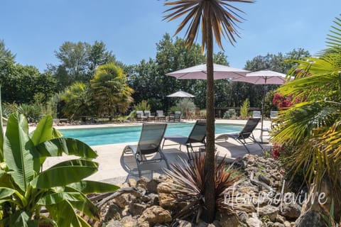 Patio, Garden view, Pool view, Swimming pool, sunbed