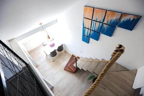 Seating area, Dining area