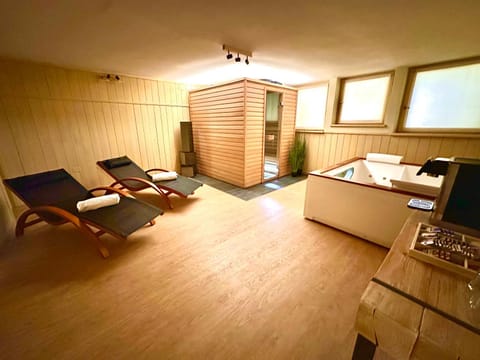 Hot Tub, Sauna, Spa and wellness centre/facilities