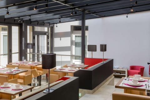 Restaurant/places to eat, Dining area, On site