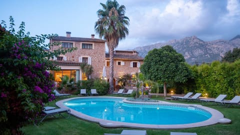 Garden, Mountain view, Swimming pool, sunbed