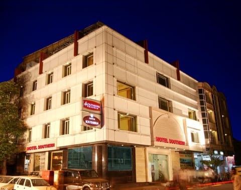 Facade/entrance, Bird's eye view