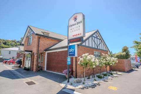 Property building, Day, Street view, Location, Parking