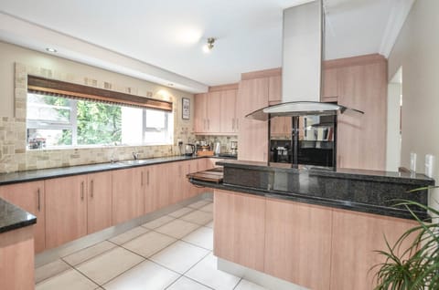 Coffee/tea facilities, Kitchen or kitchenette