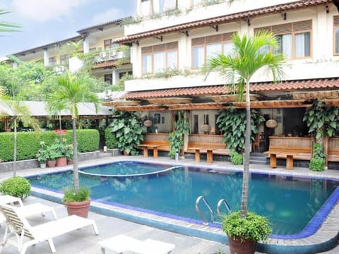 Swimming pool, Swimming pool