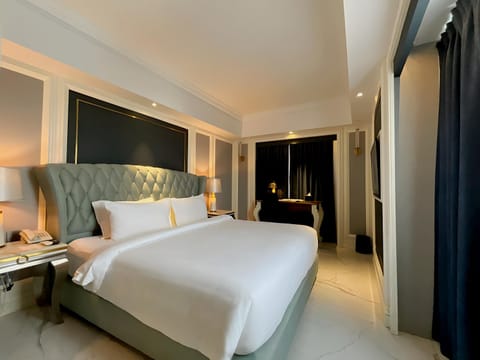 Photo of the whole room, Bedroom