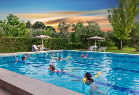 Pool view, Swimming pool, group of guests