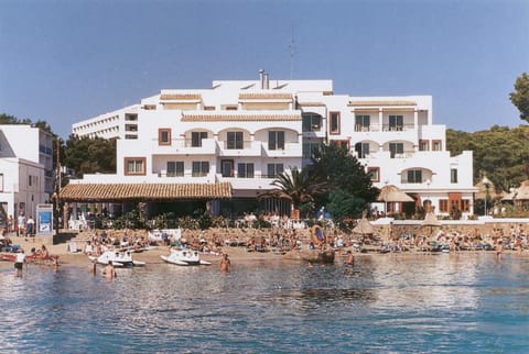 Facade/entrance, Area and facilities